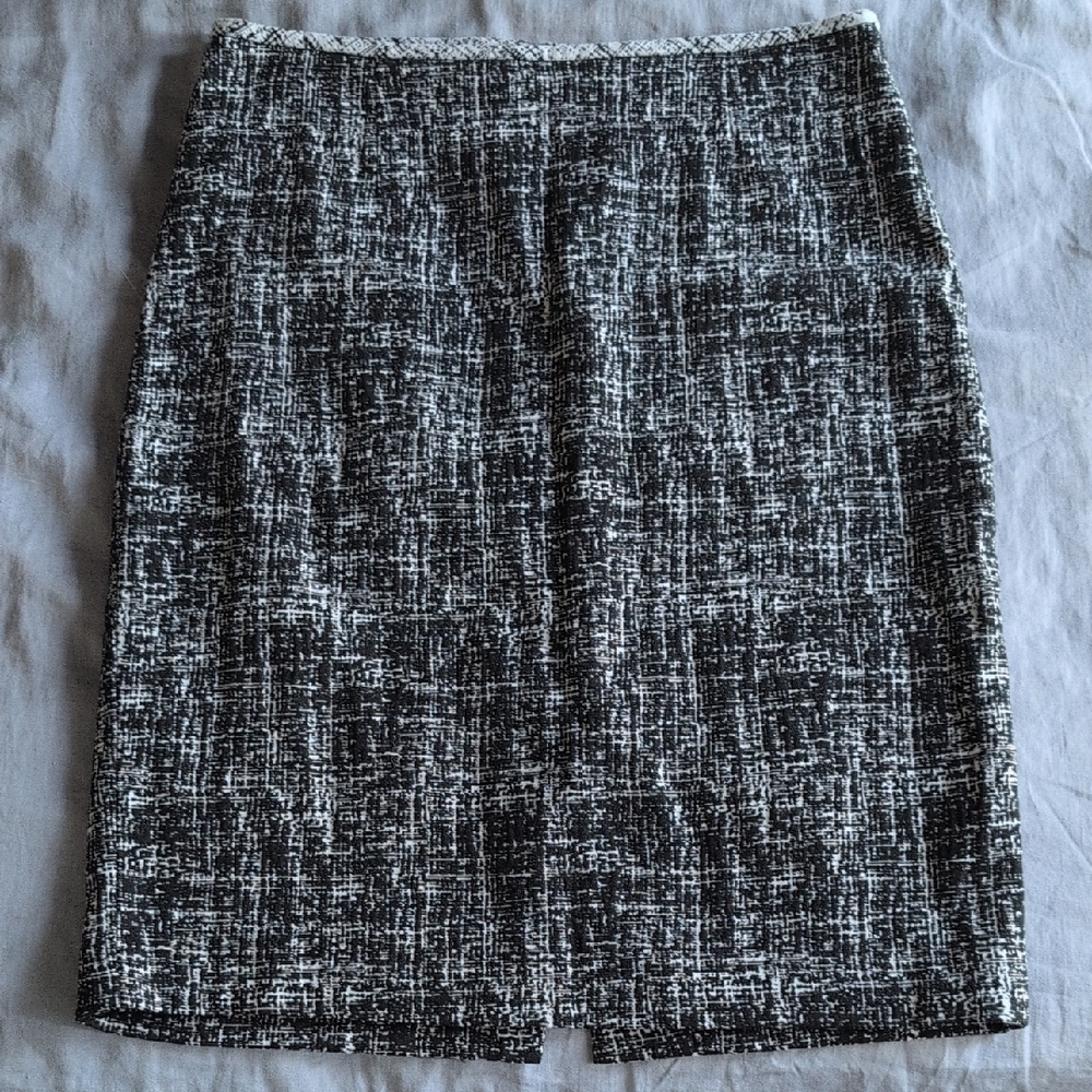 EUC s.4 Calvin Klein Black and White Pencil Skirt